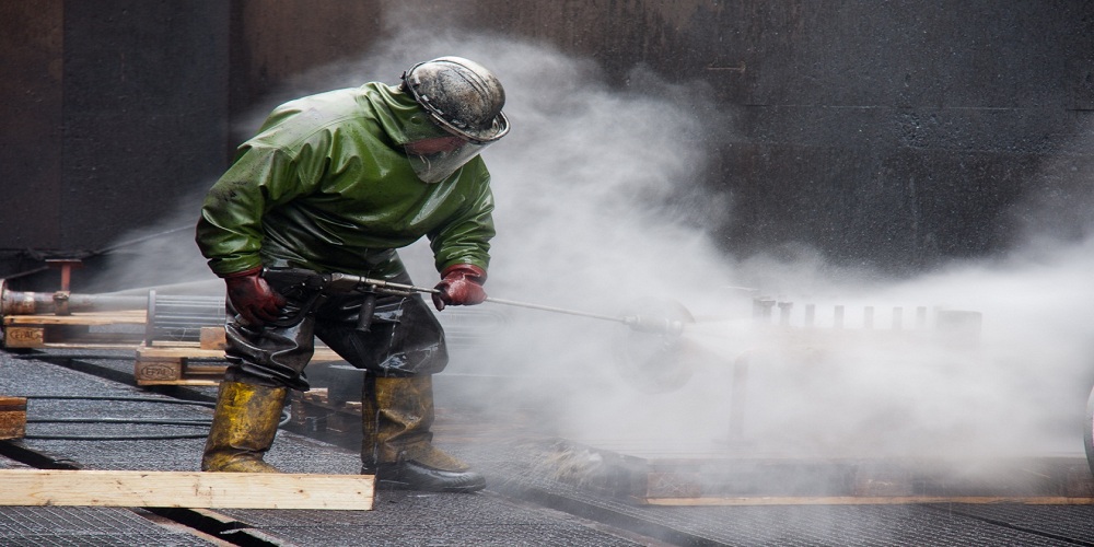 8 Safety Tips for Using Pressure Washer