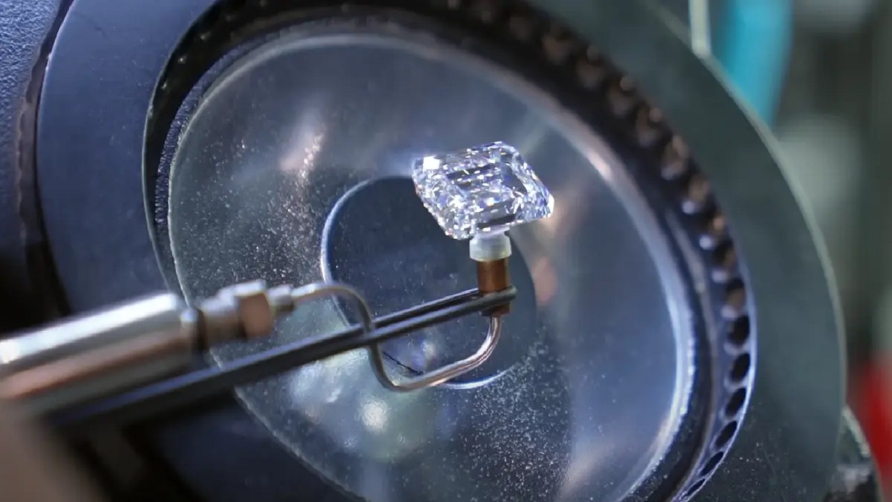 Delving into the Science Behind the Lab-Grown Diamonds and their Benefits
